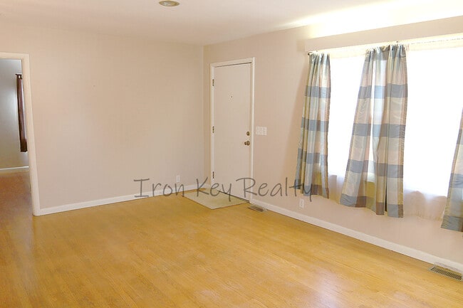 Photo - 2201 S Claremont Ave