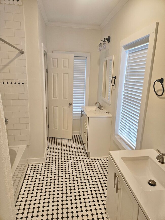 Photo - 807 2nd Ave NE