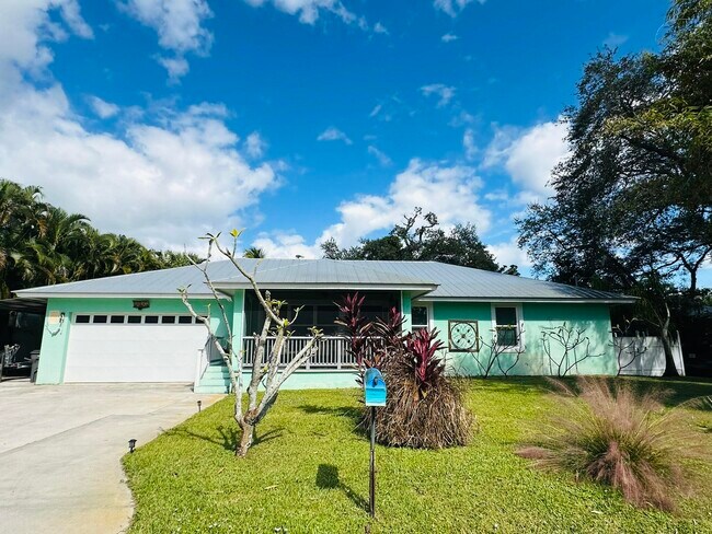 2415 Laurel Ln