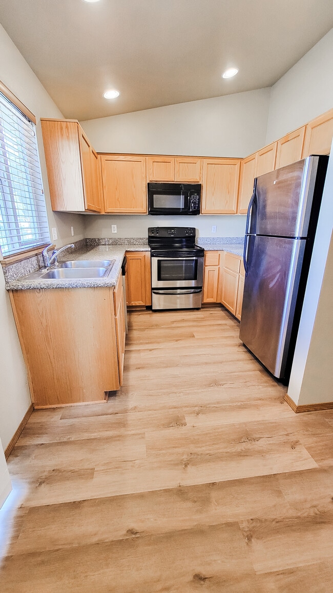 Building Photo - 205 S Dewey Ave Rental