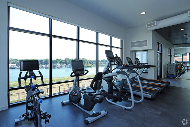 24/7 Fitness Studio