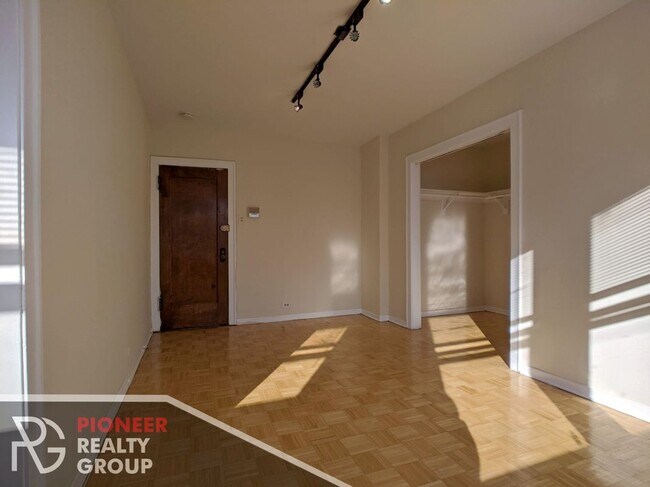 Photo - 739 W Belmont Ave Unit 211
