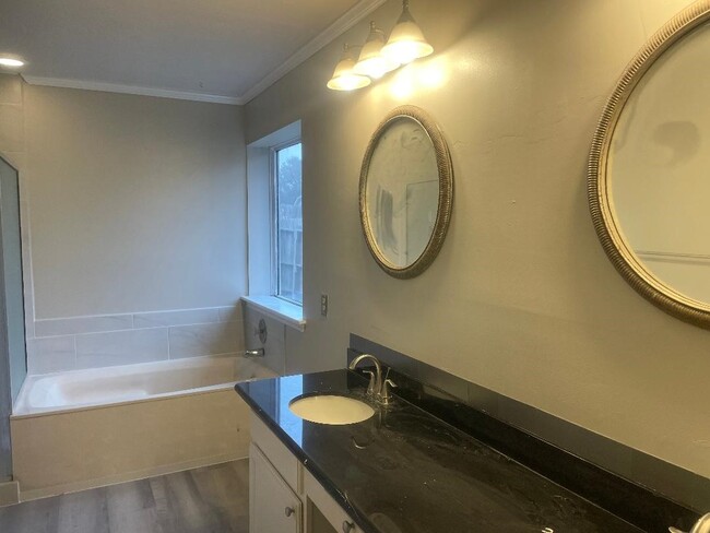 Building Photo - 16302 Cobble Springs Ct