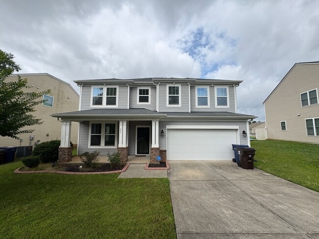 Gorgeous Sanford Home with Fenced Yard - Gorgeous Sanford Home with Fenced Yard