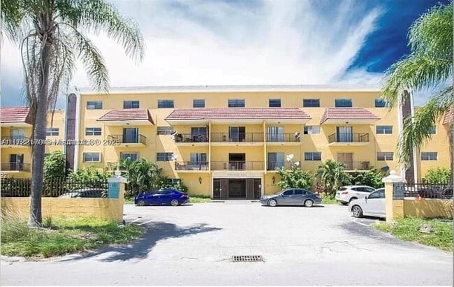 Building Photo - 5100 SW 41st St Unit 328