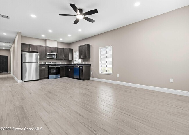 Photo - 1649 Belem St SE