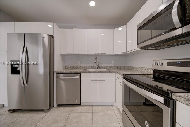 Building Photo - 9004 SW 137th St Unit 5 Rental