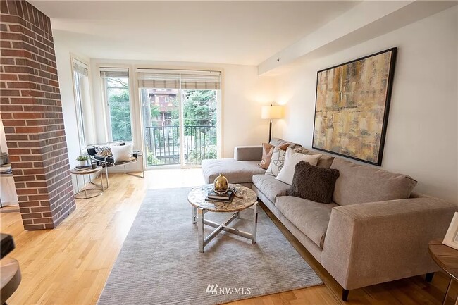 Photo - 124 Bellevue Ave E Unidad 202 Rental