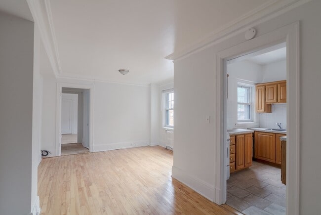 Photo - 1 Av. Rosemount Unit 41