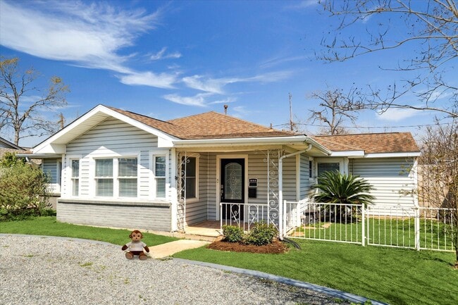 Building Photo - 1444 W 43rd St