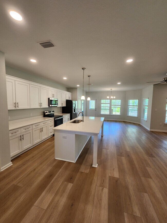 Photo - 102 Riverwalk Cir
