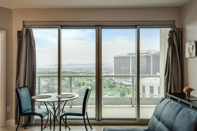 Photo - Turnberry Towers 1904E-Strip/Golf/City Views from this Fully Furnished 1Bd Residence Unidad 1904