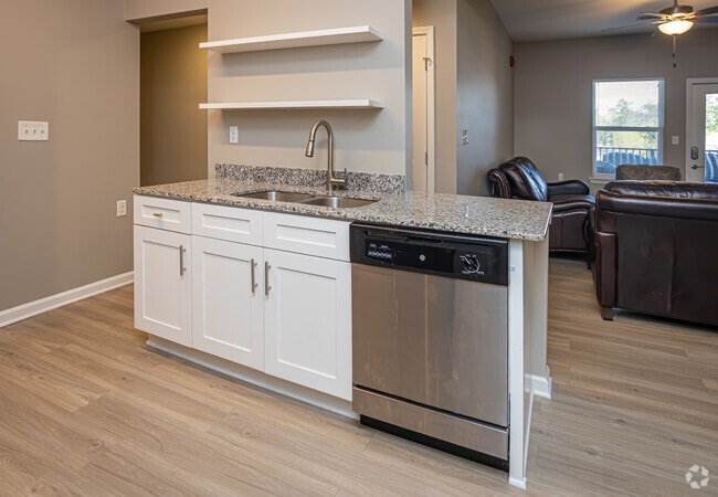 3BR, 2BA - 1,214SF