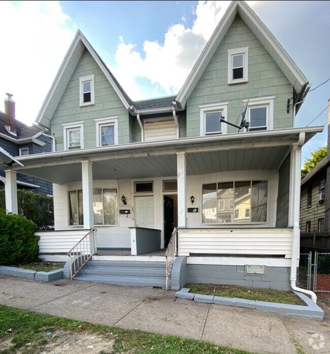 Building Photo - Large 3BR, 1BA AVAILABLE NOW! Apply Today! Rental