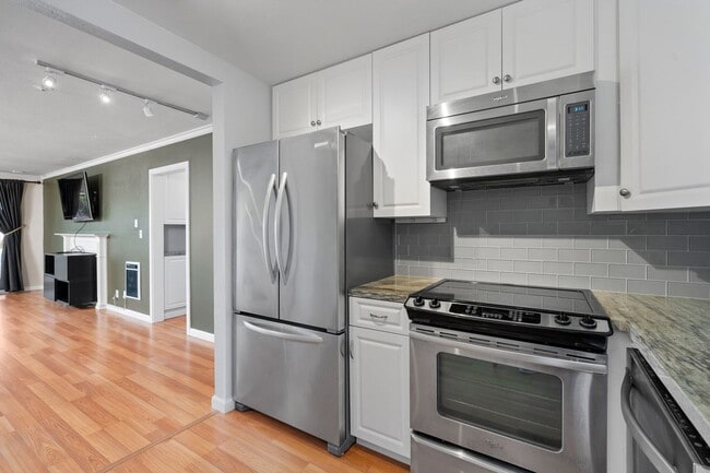 Photo - COMING AVAILABLE 4/5/26: Updated Versailles Condo in Newport Beach Unidad 117