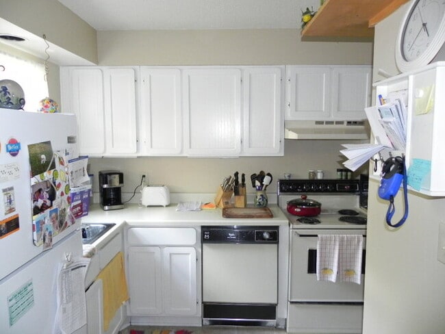 Photo - 104 Cedarwood Ln