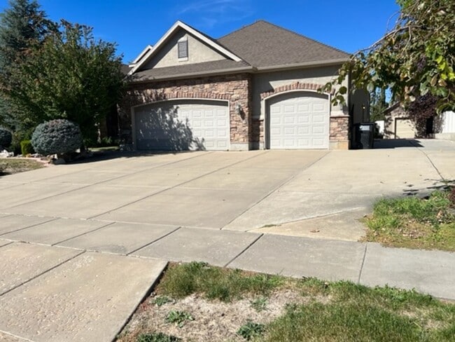 Photo - Beautiful executive home in Fruit Heights