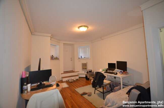 Building Photo - 511 Beacon St Unit 1 Rental