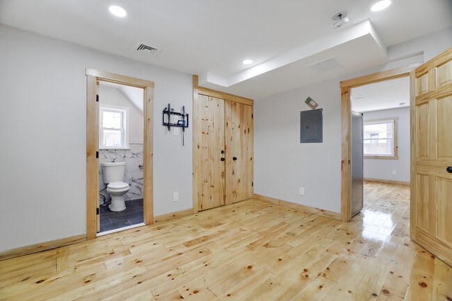 Photo - 314-318 Main St