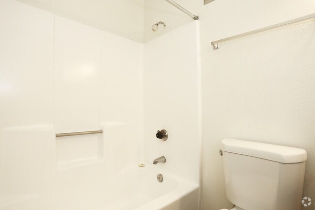 1BR, 1BA - 620 SF - Sandstone Apartments