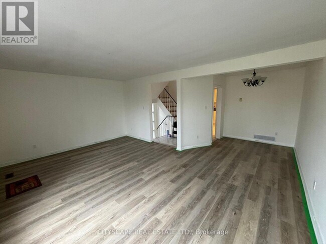 Photo - 116 Guildwood Pkwy