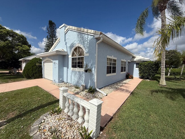 Building Photo - 3 bedroom 2 bath NE Palm Bay Rental