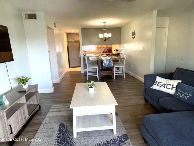 Photo - 256 Ulster Ln