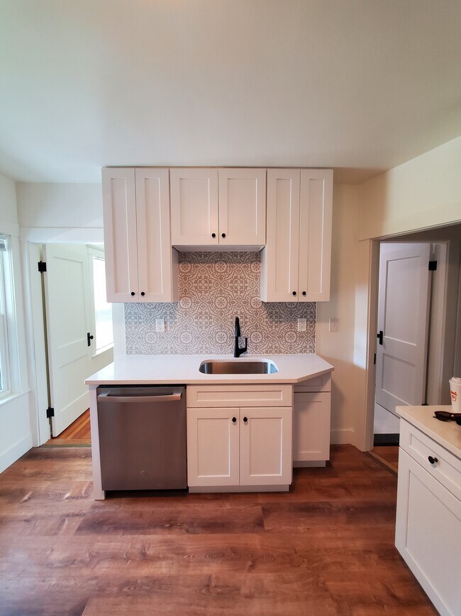 Building Photo - 25 Oak St Unit 1 Rental