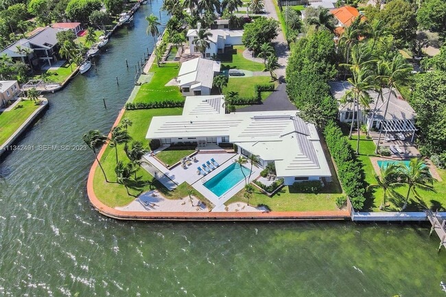 9101 N Bayshore Dr