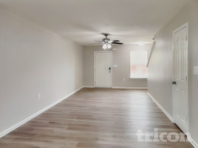 Photo - 4936 Broad Leaf Ct