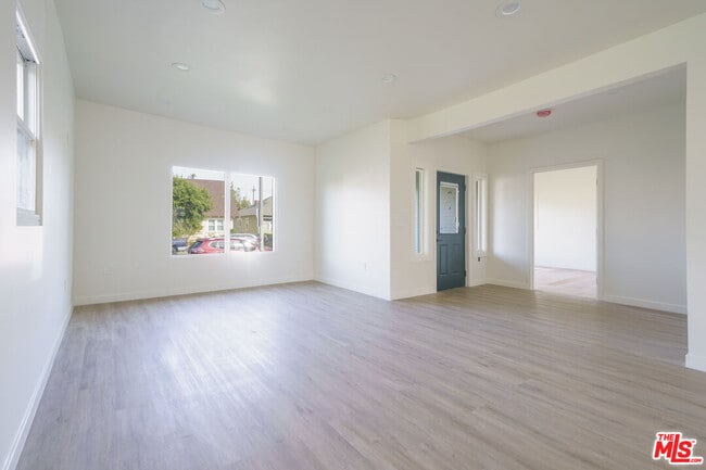 Photo - 2896 W 14th St