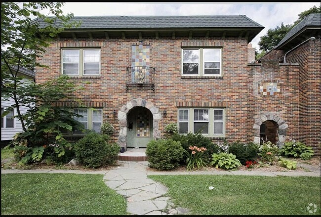 Building Photo - Beckman Unit 16 Rental