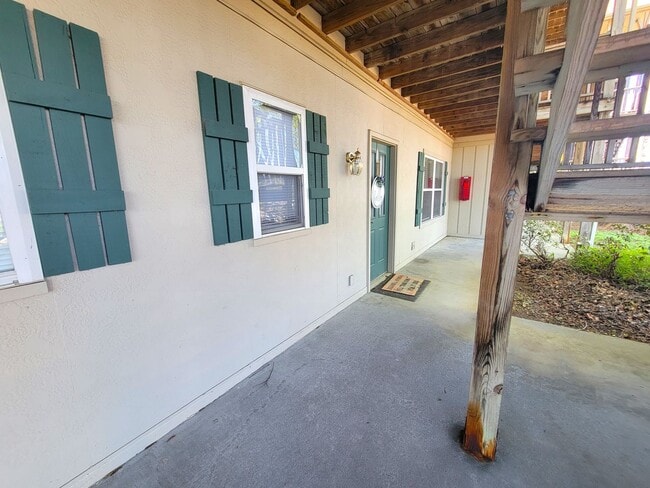 Building Photo - Ground Floor Condo