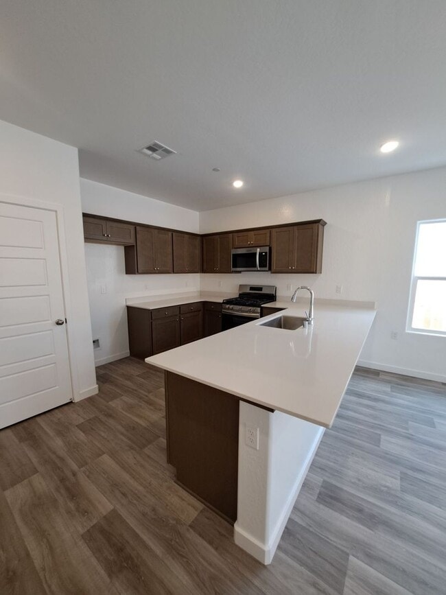 Photo - Beautifully Built Home 3BR 2BA!