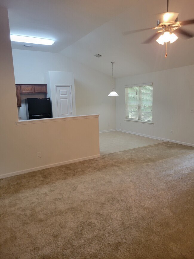 Photo - 106 Five Oaks Ct