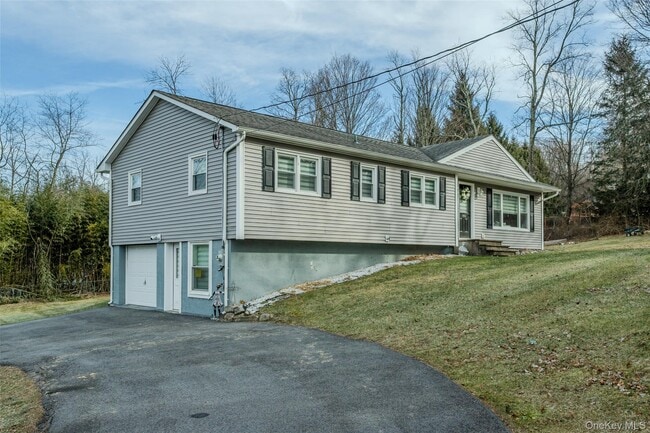 Photo - 1462 NY-17A