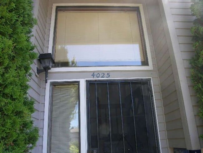 N Tacoma 3bdr 2.5 bath home w/ VIEW of Mt Rainer