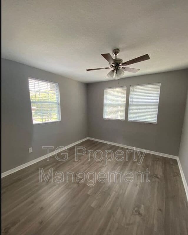Photo - 1469 W 7th St