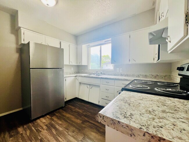 Kitchen - 215 Miriam Dr Unit B