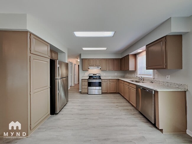 Photo - 215 Clearwater Dr