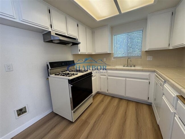 Photo - 961 W 1st St Unidad B