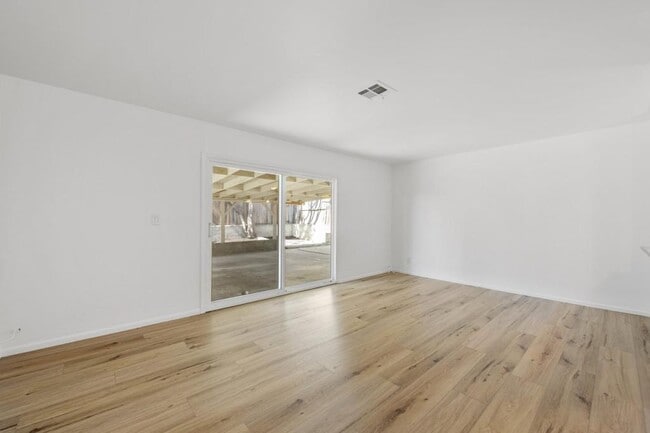 Photo - 3129 Glenn Rd