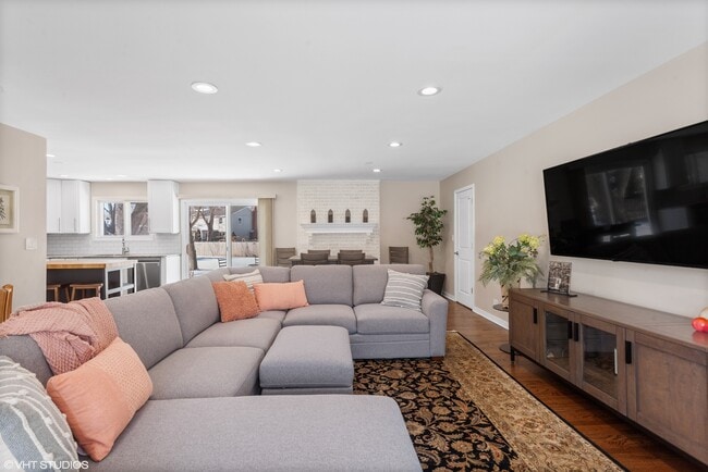 Photo - 1915 Farmington Ct