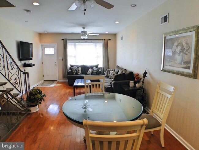 Photo - 2533 S Rosewood St