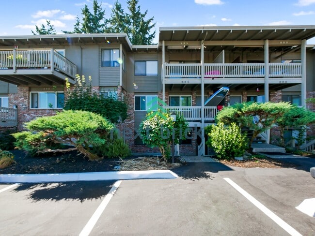 Building Photo - 2 Bed 1Bath Waterfront View Condo Available for Rent!