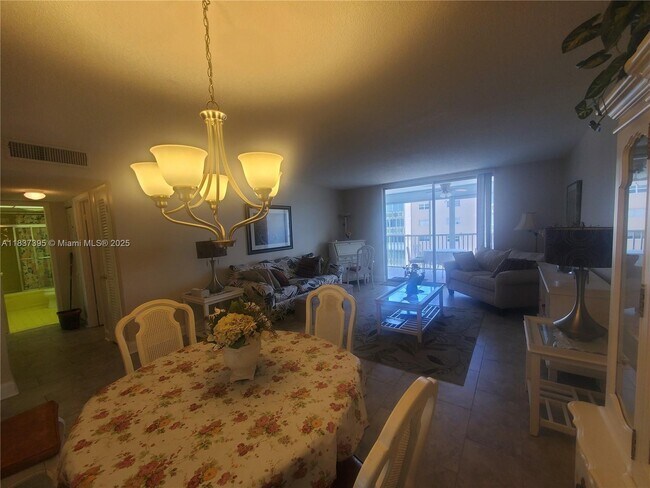 Photo - 319 NE 14th Ave Unit 507