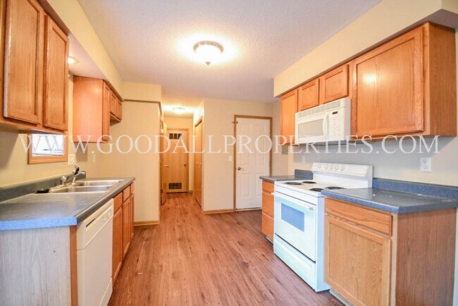 Photo - Wonderful 3 Bedroom Townhome in Van Meter!!