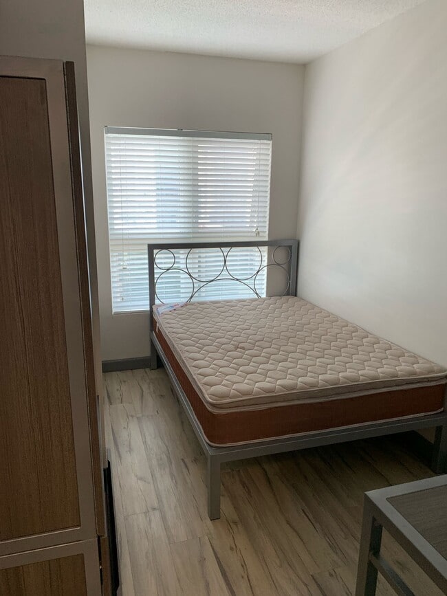 Photo - 258A-258A Sunview St