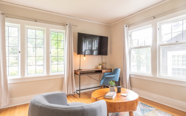 Photo - 1942 Boyer Ave E