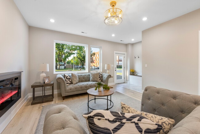 Photo - 5901 W Erie St